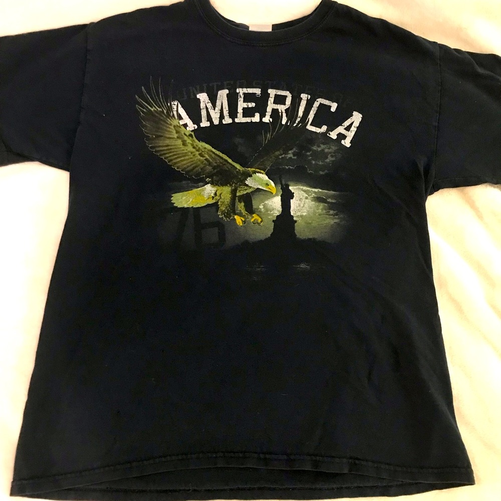 Brand: Gildan, color: black, white, green, brown, yellow
